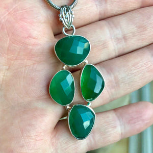 Vintage Faceted Emerald Green Onyx Pendant and Chain 09