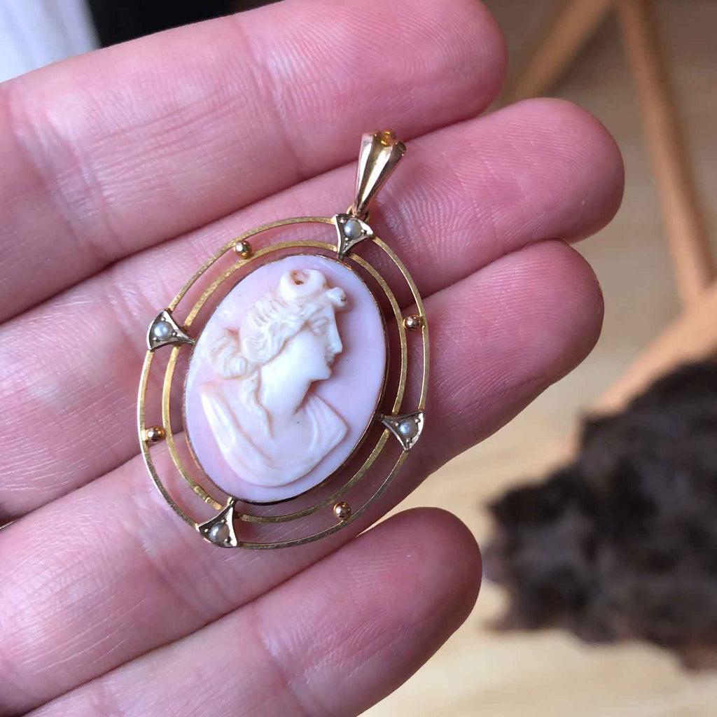 Edwardian 9ct Gold Pink Cameo Pendant. c1910