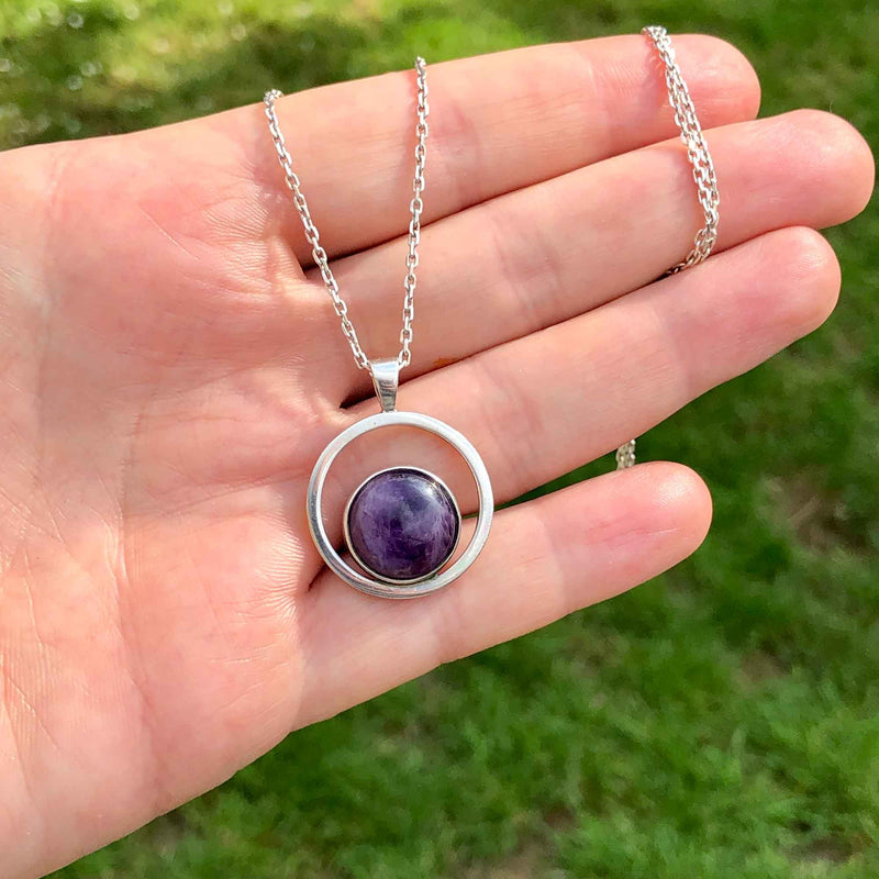 Modernist Vintage Scottish Silver Amethyst Pendant in Hand 002