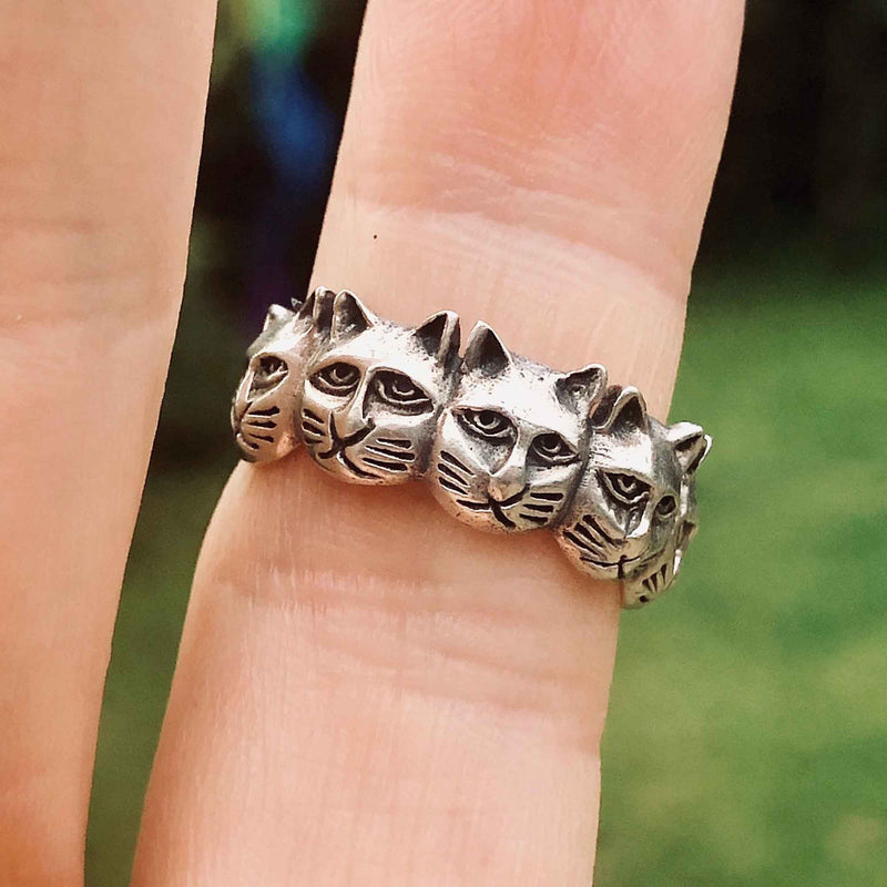 Vintage Silver Ring with Adjoining Cat heads on finger