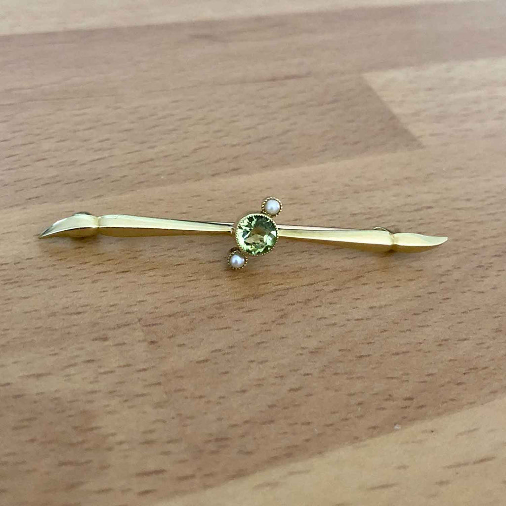 Edwardian 15ct Gold Peridot & Pearl Bar Brooch - Jewellery Hound