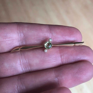 Edwardian 15ct Gold Peridot & Pearl Bar Brooch in Hand